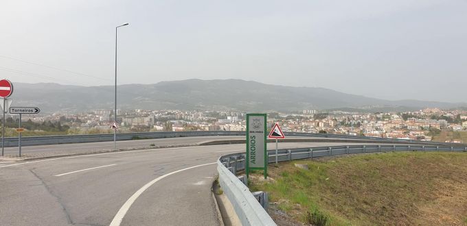 Face da tabuleta com Bem-vindo (2021)